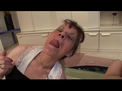 ❤️ Dua nenek dan satu kakek memiliki threesome ❌ Video anal di id.liporno.ru ️