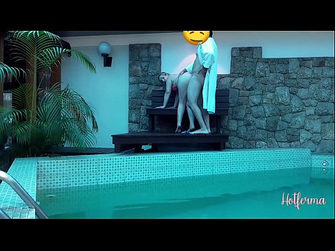 ❤️ Bos mengundang pelayan ke kolam renang, tetapi tidak bisa menahan panas ❌ Video anal di id.liporno.ru ️