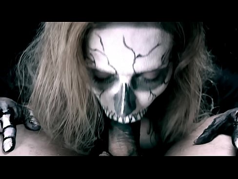 ❤️ Gadis iblis mengisap ayam dengan mulut hitamnya dan menelan air mani. ❌ Video anal di id.liporno.ru ️