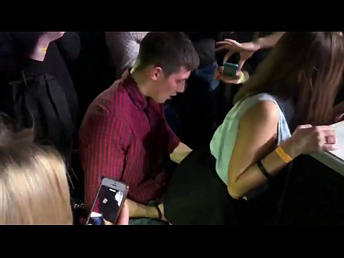 ❤️ Seks nyata di klub malam Rusia. Gadis Rusia berusia 18 tahun di anus dan vagina bercinta di klub malam ❌ Video anal di id.liporno.ru ️