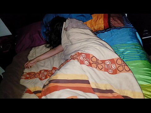 ❤️ Anak tiri memarahi ibu tirinya yang masih muda saat dia tidur. ❌ Video anal di id.liporno.ru ️